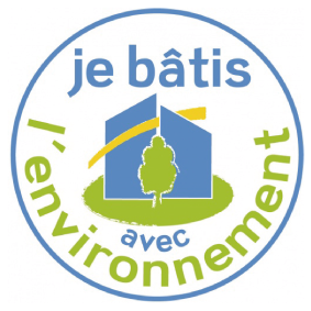 Logo en couleurs du label "je bâtis avec l'environnement", gage d'une construction durable par Alternative Bois Concept.